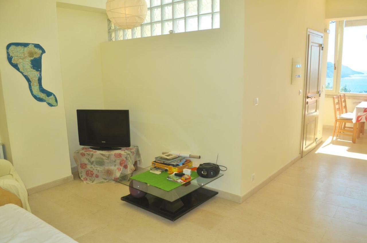 Lemoni Apartments เปเลคาส ภายนอก รูปภาพ